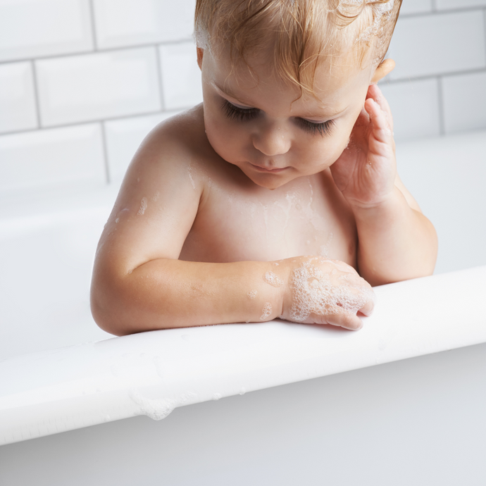HOW TO bathe a busy toddler